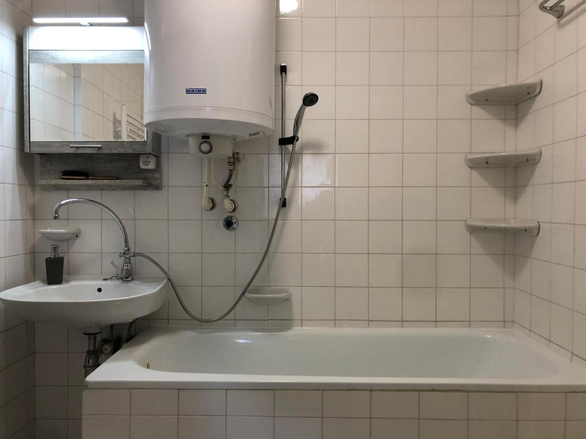 Happy Bunnies Apartman I - Gunarasfurdo Dombovar Exterior photo